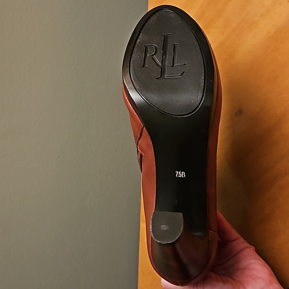 Designer Leather Booties! NWOT. Gorgeous Autumn caramel color. Size 7 1/2 - Picture 4 of 8